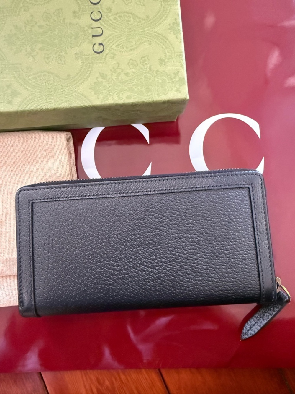 Gucci Black Pebbled Leather Zip Wallet with Gold GG and Bamboo Accent - Picture 4 of 7